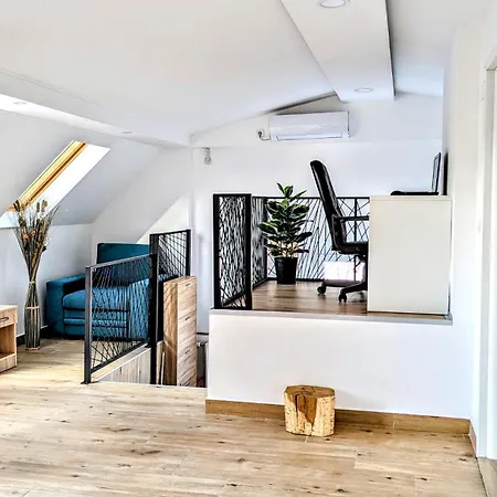 Spacious & Attractive 600m-7minuta Hoda Od Centra, Mogucnost Za Parking-apartmani-nsmilos Novi Sad